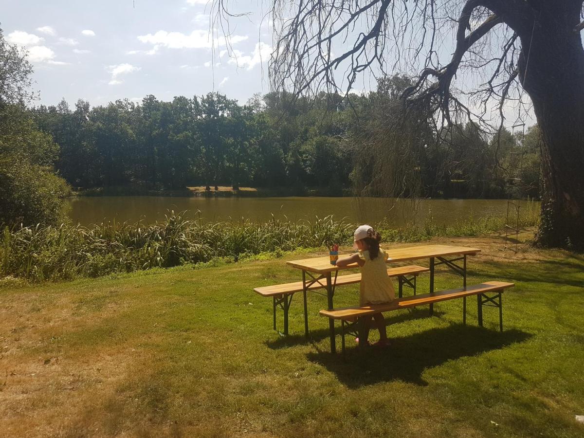 Camping De La Chagnee Saint-Aubin-le-Cloud 외부 사진