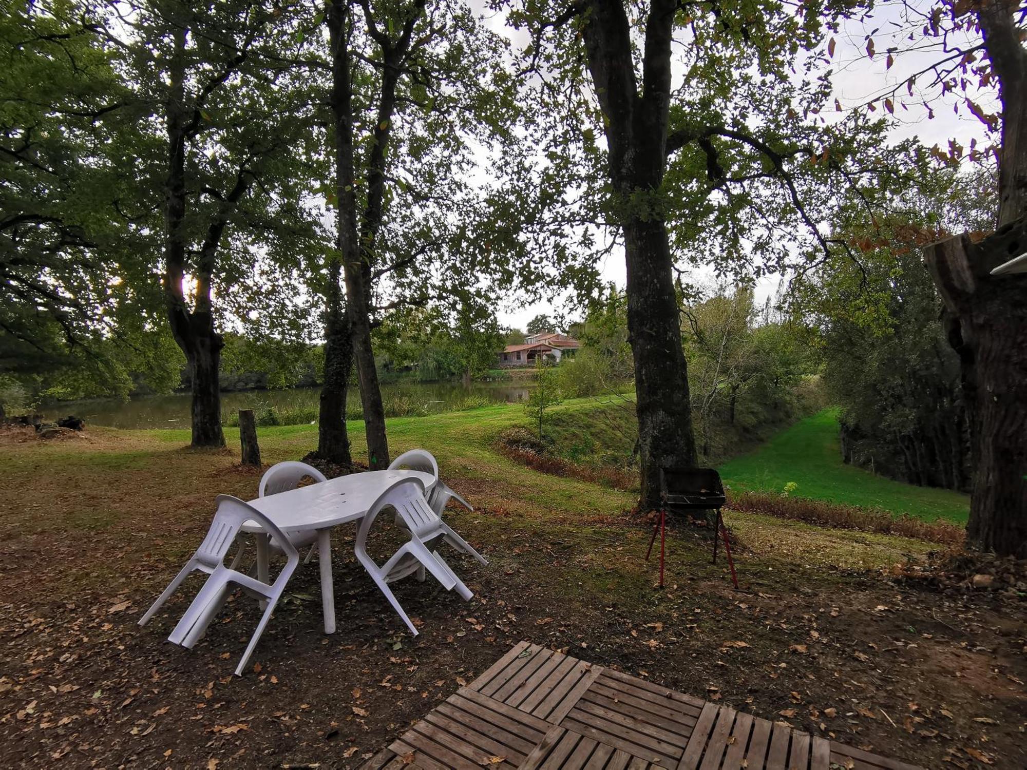 Camping De La Chagnee Saint-Aubin-le-Cloud 객실 사진
